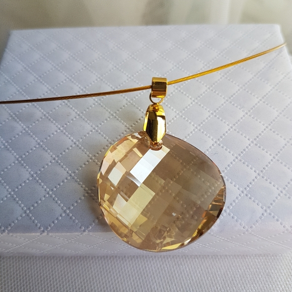 Swarovski Elements Golden Shadow Round Disc Pendant On Wire Necklace NEW - Picture 1 of 17